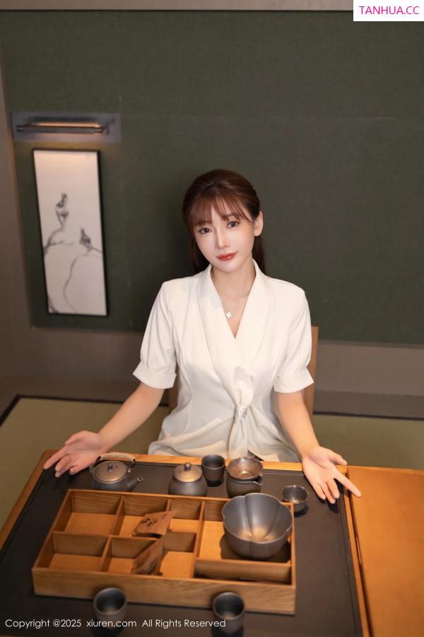 陆萱萱  [XiuRen]高清写真图 2025.08.14 No.10650 陆萱萱 白色西装第5张图片